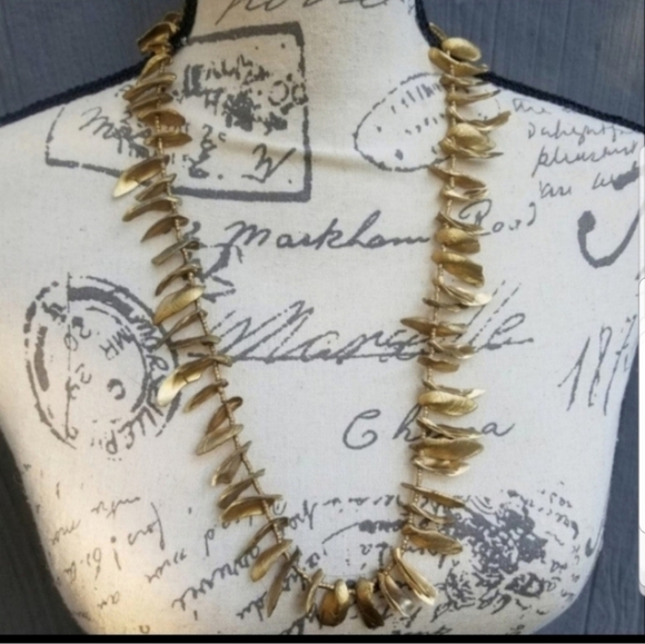 VINTAGE GOLD BRUSHED SEASHELL BOHO NECKLACE - Picture 1 of 4